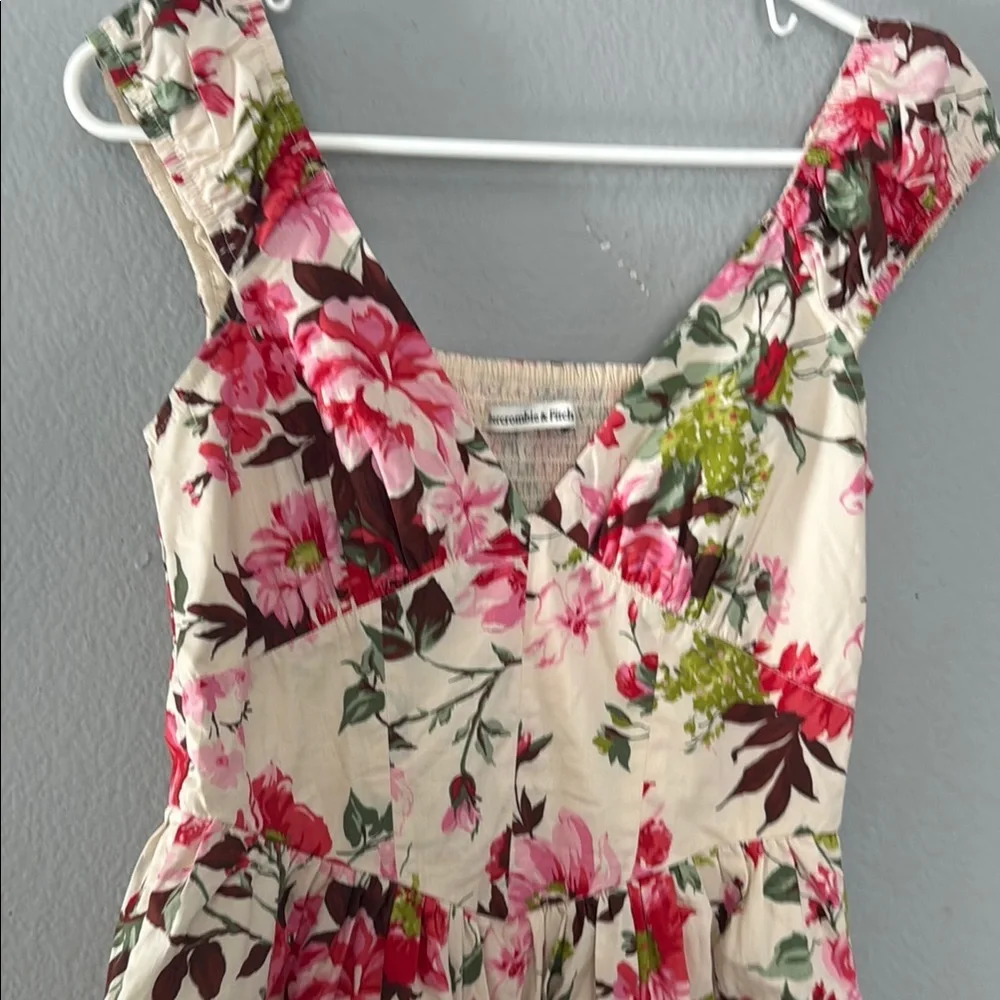 Abercrombie & Fitch Cream and Pink farm milkmaid cottagecore Pleated Maxi Dress